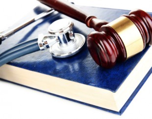Stethoscope and gavel represent the help you will receive from Medical Malpractice Attorneys in Maryland